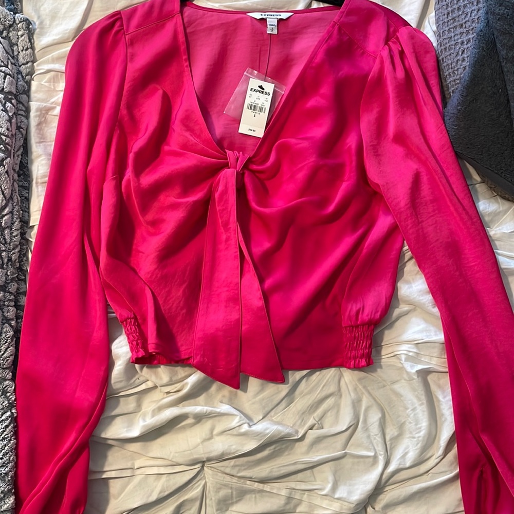Long sleeve crop tie top